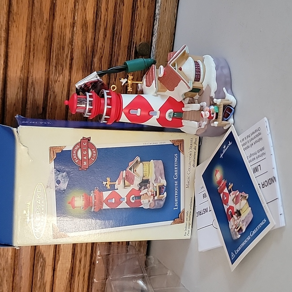 Hallmark Keepsake Ornament 2005 Lighthouse Greetings Flashing Magic Light